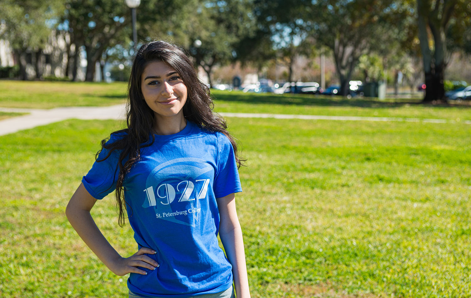 Female SPC student wearing an SPC t-shirt on campus