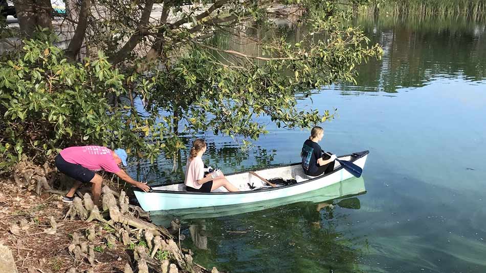 SPC students participate in an environmental clean up of Eagle Crest Lake on the St. Petersburg/Gibbs Campus in partnership with KPB.