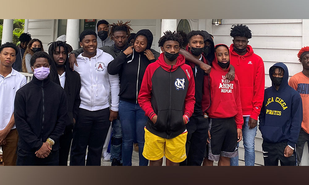 group of students at Miami trip